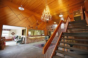 Mountaineer Lodge