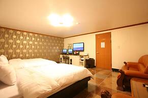 Hotel New World