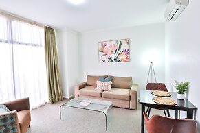 Indulge Apartments - Ontario