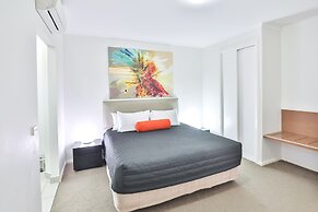 Indulge Apartments - Ontario