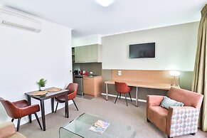 Indulge Apartments - Ontario