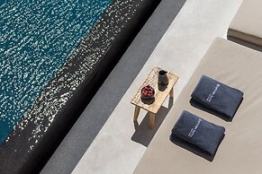 Porto Fira Suites