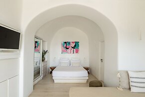 Porto Fira Suites