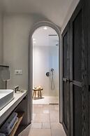 Porto Fira Suites
