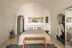 Porto Fira Suites