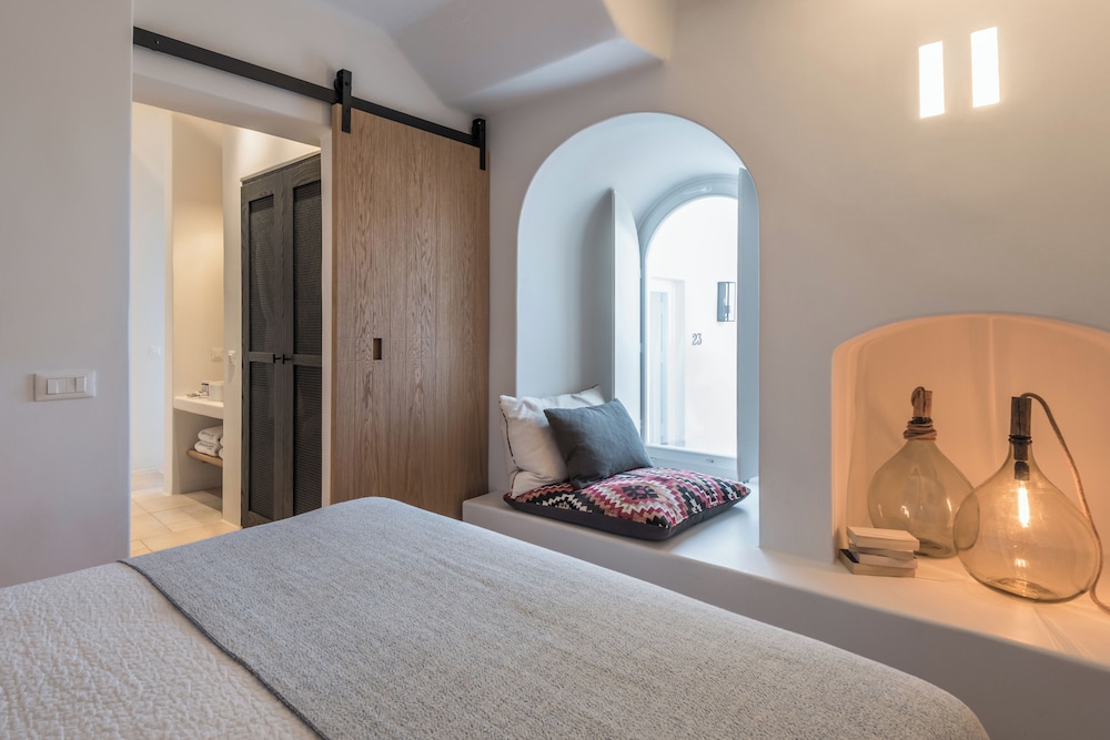 Porto Fira Suites