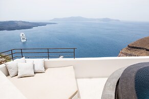 Porto Fira Suites