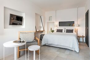 Porto Fira Suites