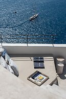 Porto Fira Suites