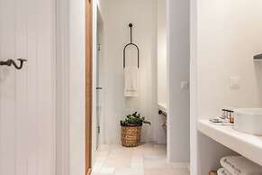 Porto Fira Suites