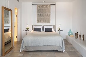 Porto Fira Suites