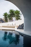 Porto Fira Suites
