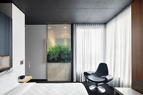 Alt Hotel Toronto Airport