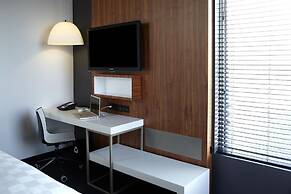 Alt Hotel Toronto Airport