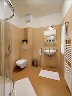 Melrose Apartments 2