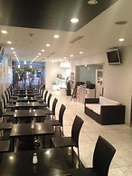 Hamilton Hotel Black