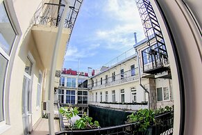 Hotel 52