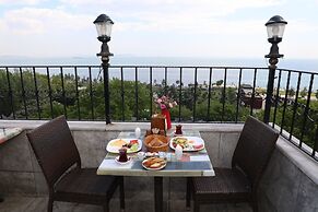 Sea House Suites