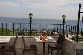 Sea House Suites
