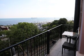 Sea House Suites