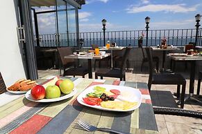 Sea House Suites