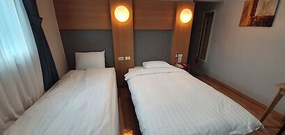 Appletree Hotel