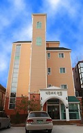 Appletree Hotel