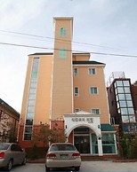 Appletree Hotel