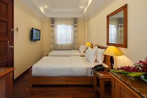 Lucky 3 Hotel & Travel