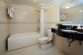 Lucky 3 Hotel & Travel