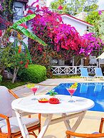 Moonshine Hotel & Suites