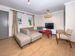 Moonshine Hotel & Suites