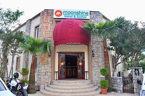 Moonshine Hotel & Suites