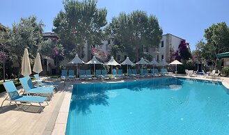 Moonshine Hotel & Suites