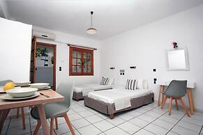 Iraklis Studios & Apartments