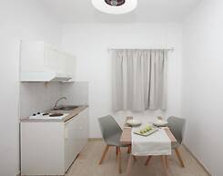 Iraklis Studios & Apartments