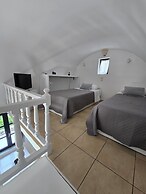 Anthonas Apartments