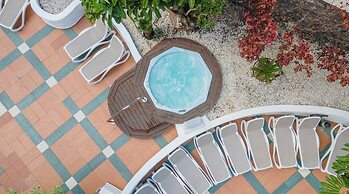 Ona Palm Beach