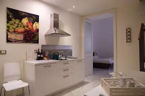 Apollo Suites