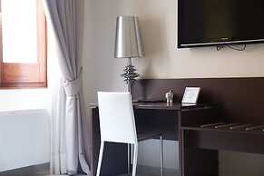 Apollo Suites