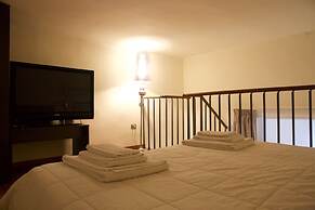 Apollo Suites