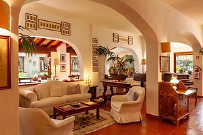 Nora Club Hotel