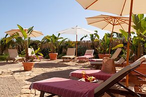 Nora Club Hotel