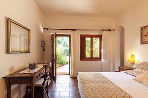 Nora Club Hotel