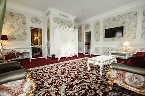 Royal Grand Hotel