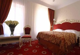 Royal Grand Hotel