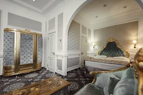 Royal Grand Hotel