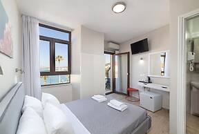 Faros Beach Hotel