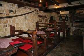 XIV Century rooms