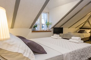 XIV Century rooms